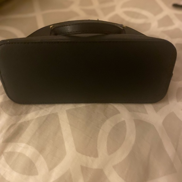 Black bag. Perfect for the essentials!  Excellent condition - Picture 3 of 3